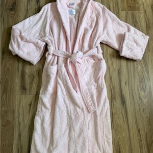 Frette Light Pink Plush Robe Label